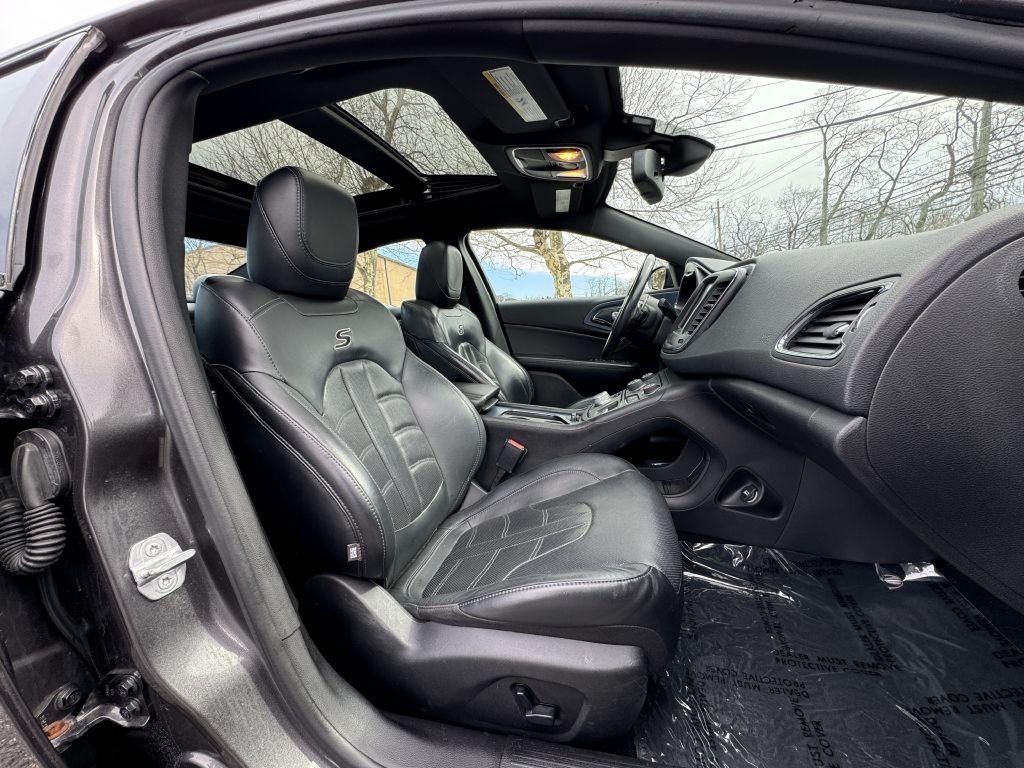 2016 Chrysler 200 Image 20