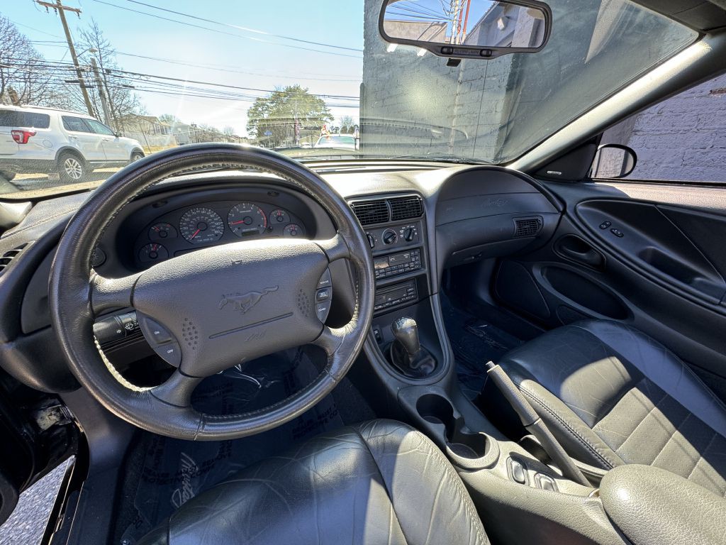 2000 Ford Mustang Image 11