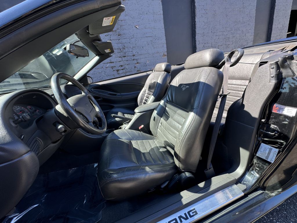 2000 Ford Mustang Image 13