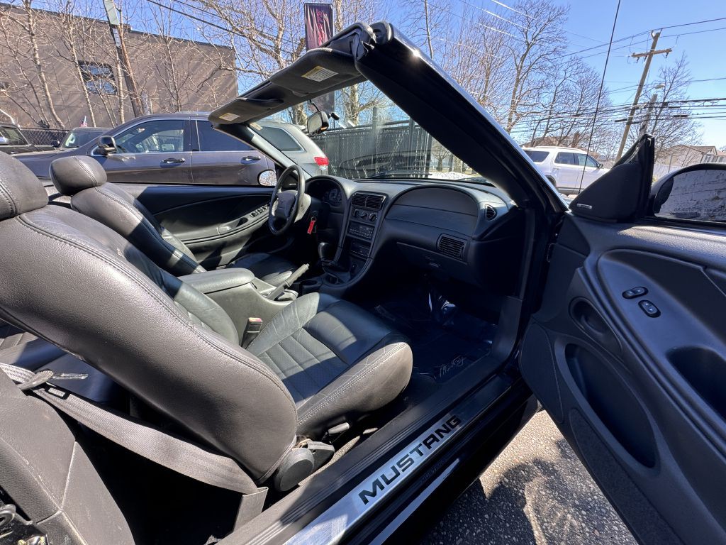 2000 Ford Mustang Image 16