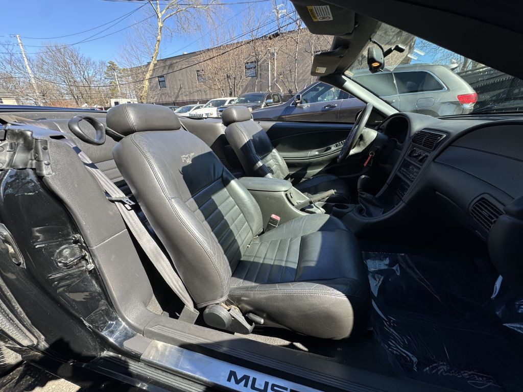 2000 Ford Mustang Image 17