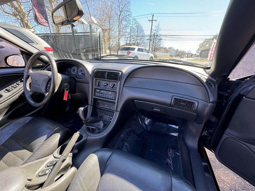 2000 Ford Mustang Image 18