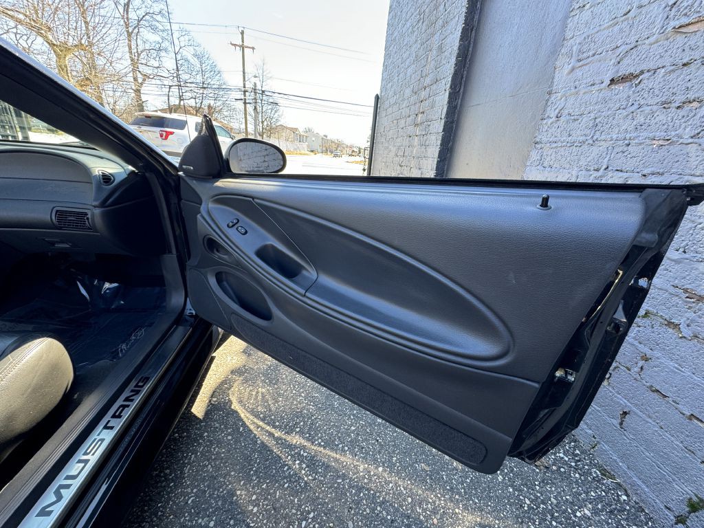 2000 Ford Mustang Image 20