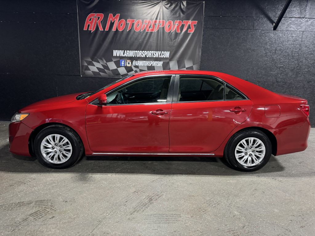 2013 Toyota Camry Image 2