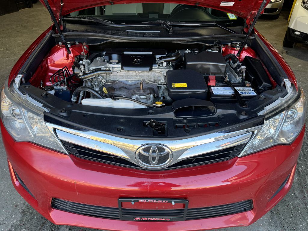 2013 Toyota Camry Image 9