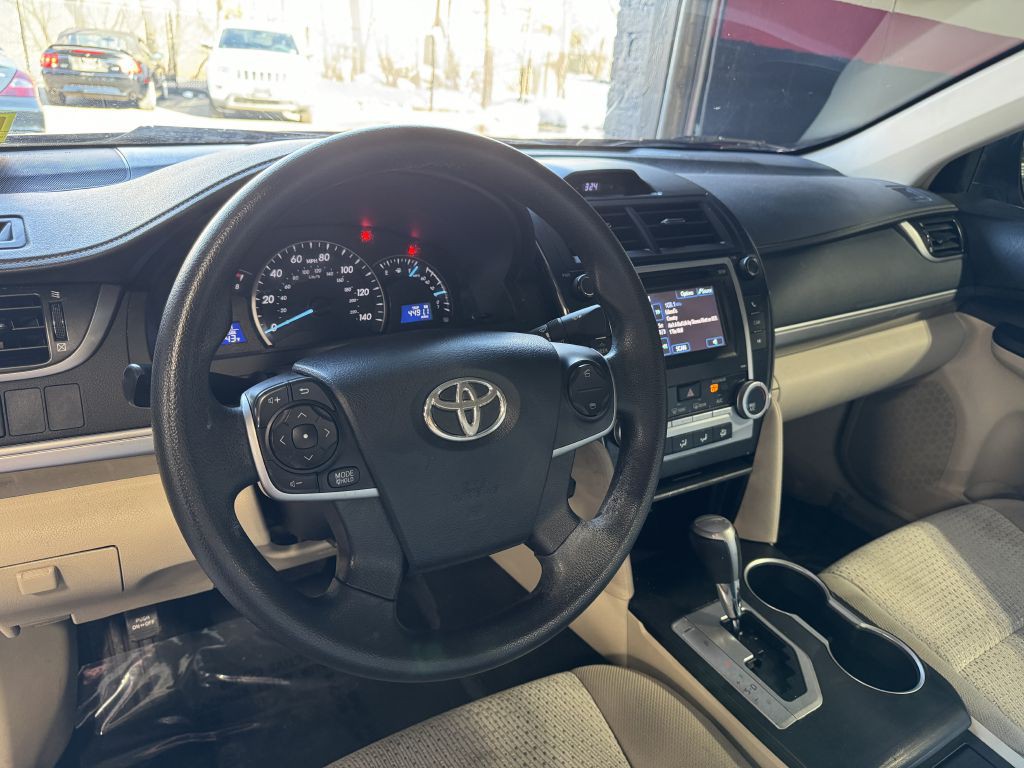 2013 Toyota Camry Image 10