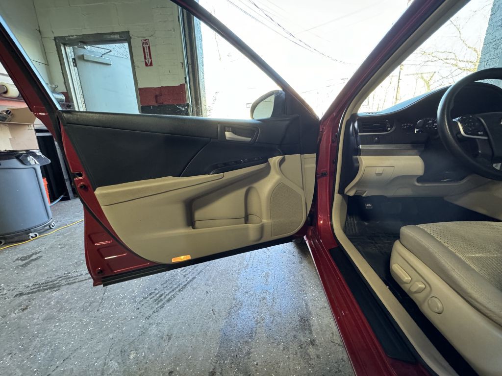 2013 Toyota Camry Image 12