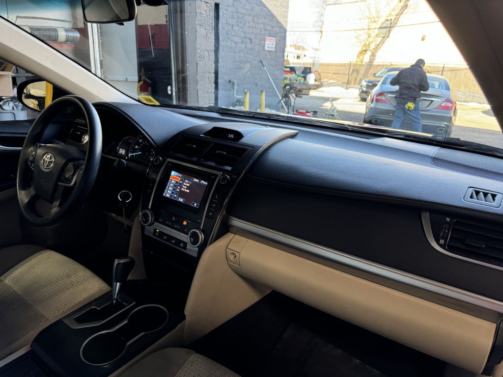 2013 Toyota Camry Image 14