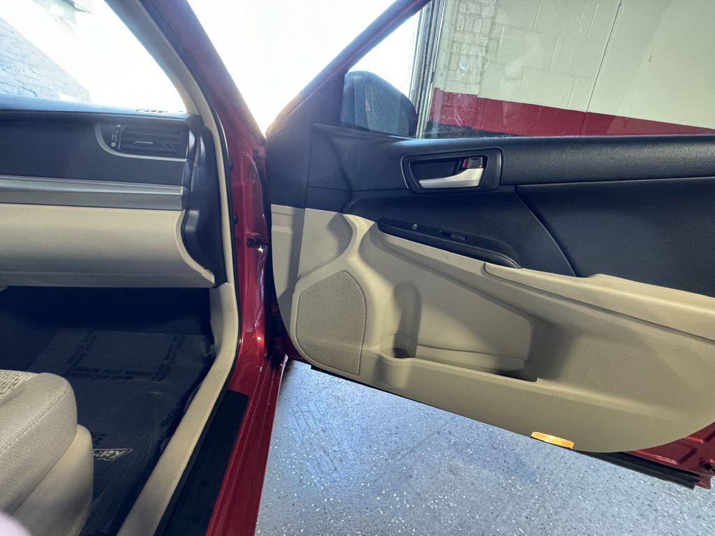 2013 Toyota Camry Image 16