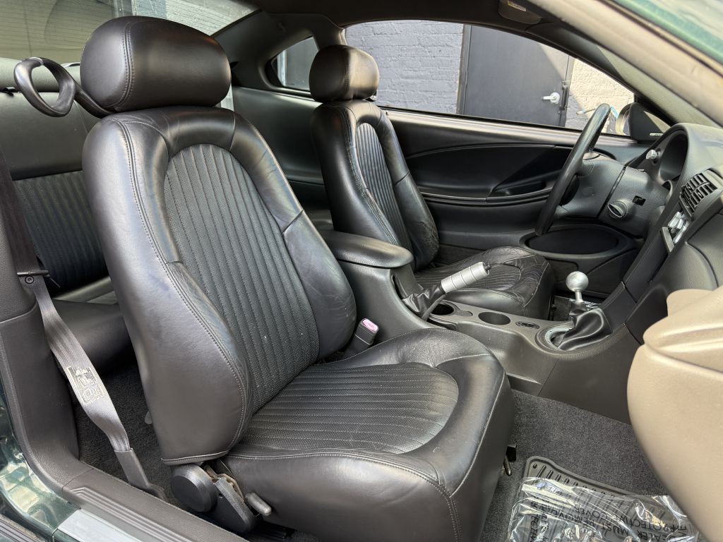2001 Ford Mustang Image 14