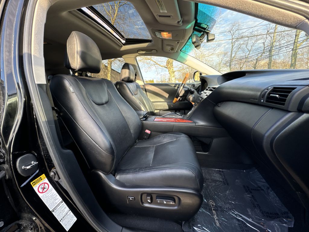 2010 Lexus RX Image 17