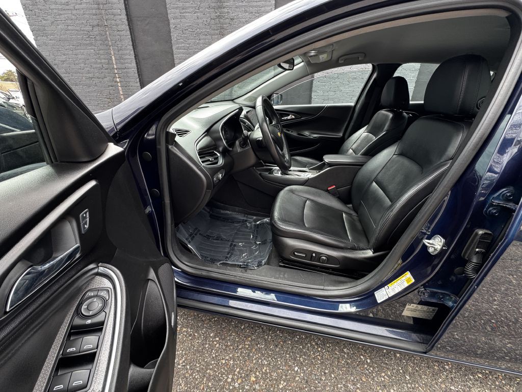 2016 Chevrolet Malibu Image 12