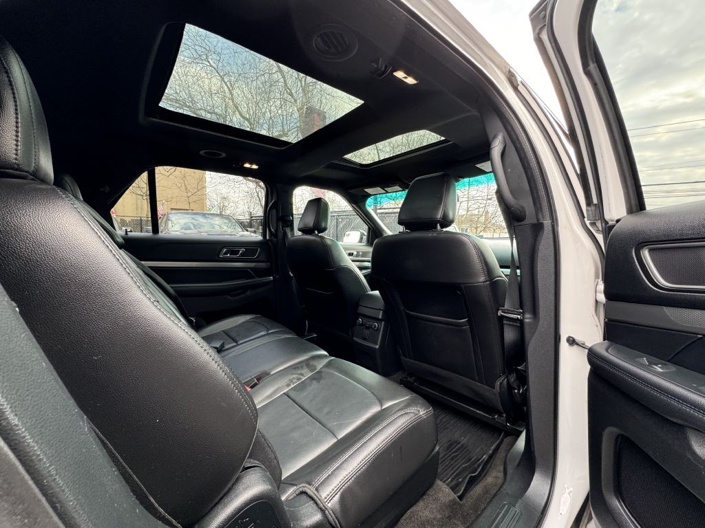 2018 Ford Explorer Image 17