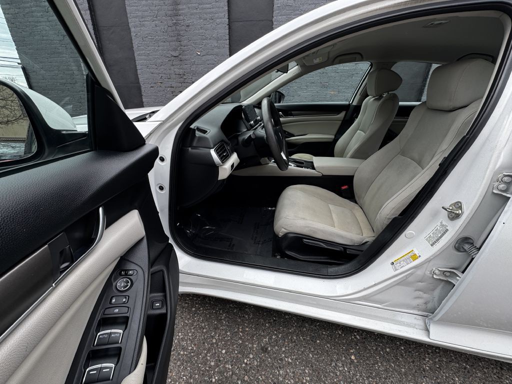 2018 Honda Accord Image 11