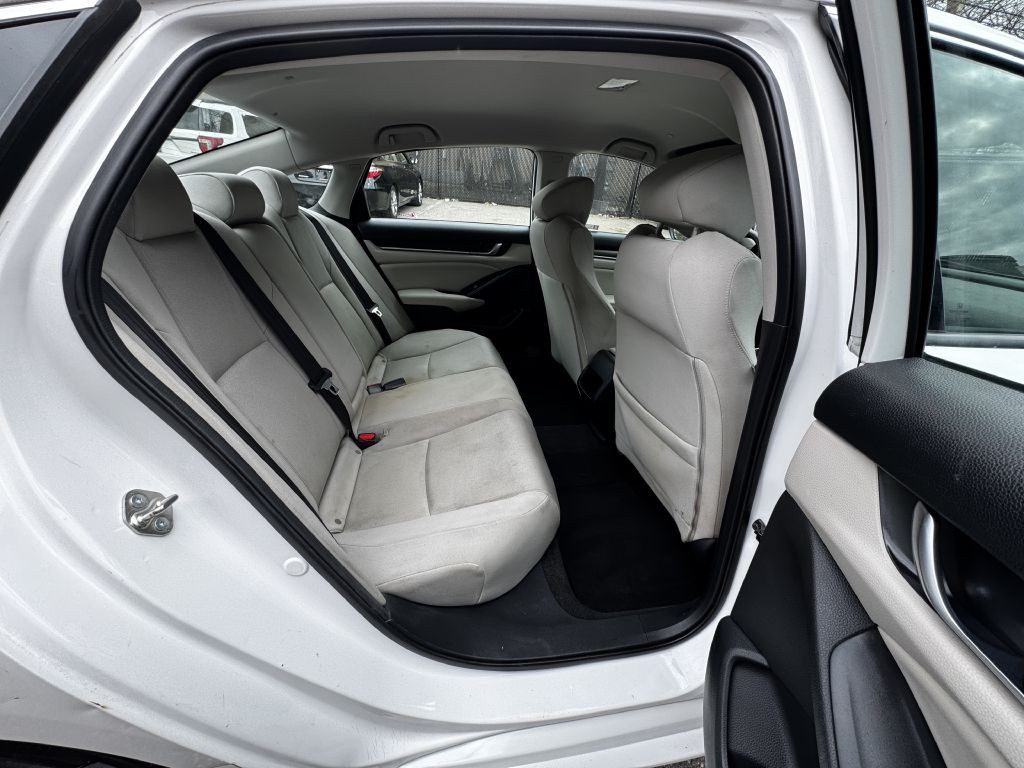 2018 Honda Accord Image 16