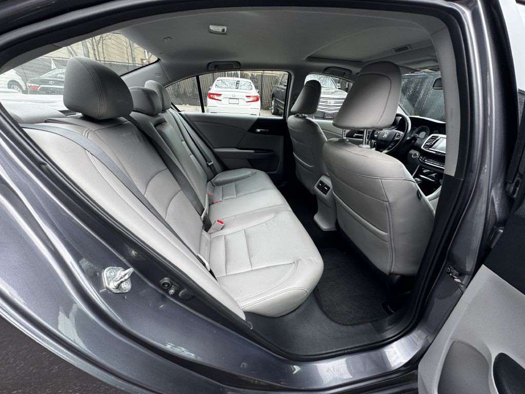 2016 Honda Accord Image 18