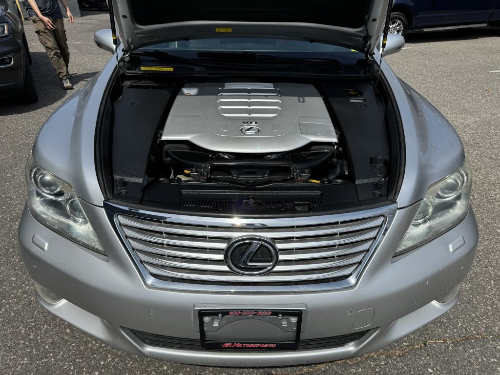 2012 Lexus LS Image 9