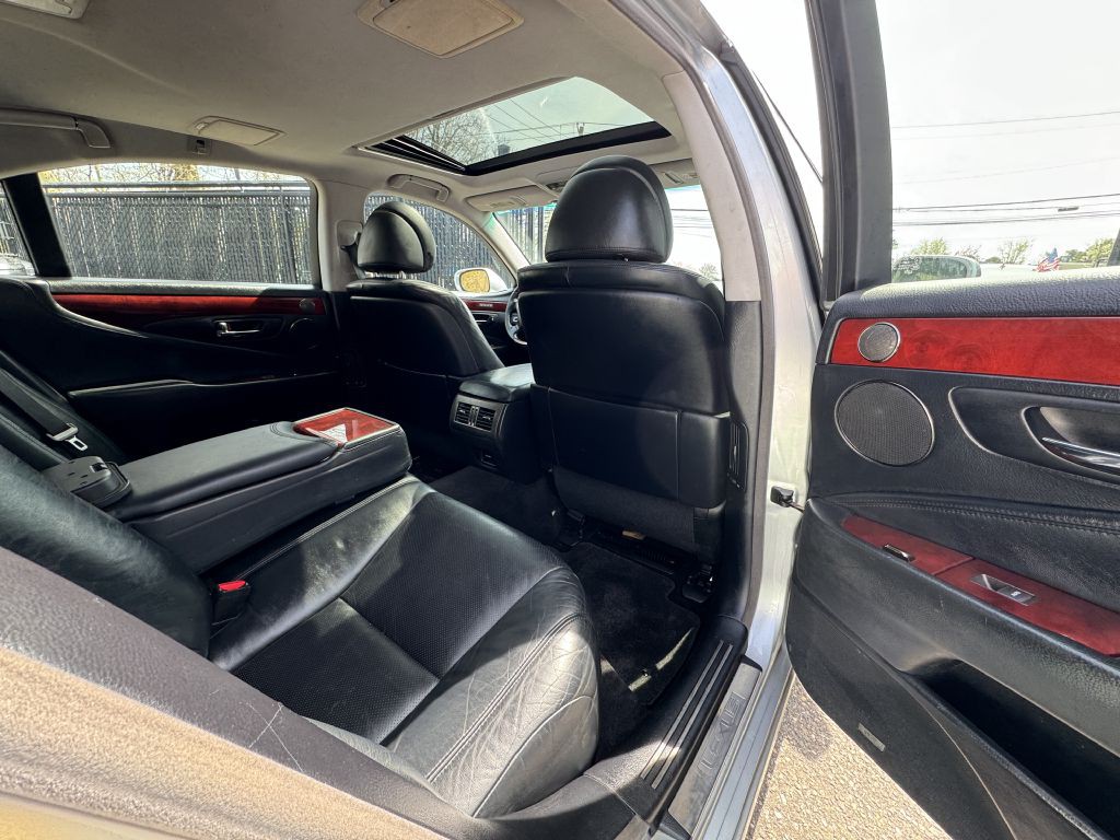 2012 Lexus LS Image 17