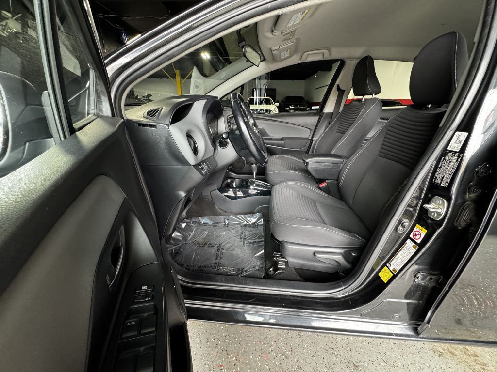 2015 Toyota Yaris Image 11