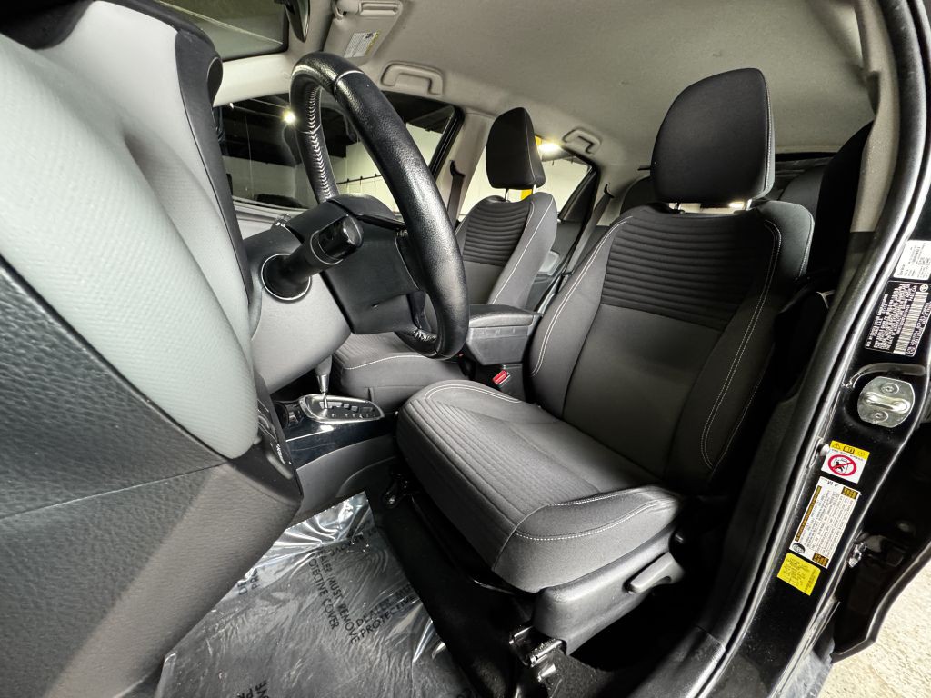 2015 Toyota Yaris Image 12
