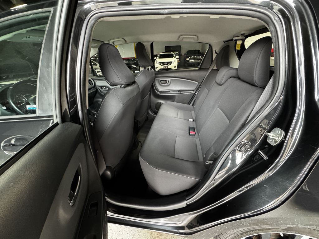 2015 Toyota Yaris Image 14