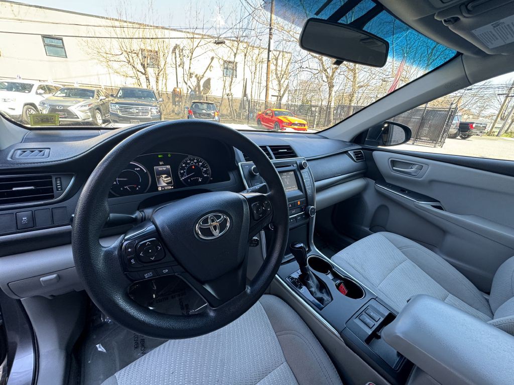 2016 Toyota Camry Image 10
