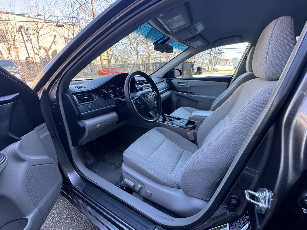 2016 Toyota Camry Image 11