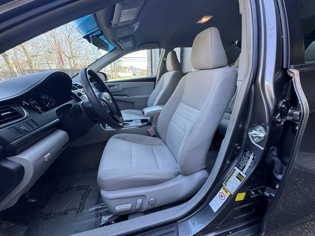 2016 Toyota Camry Image 12
