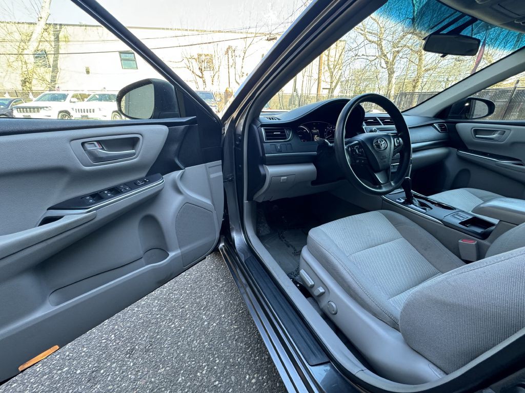 2016 Toyota Camry Image 13