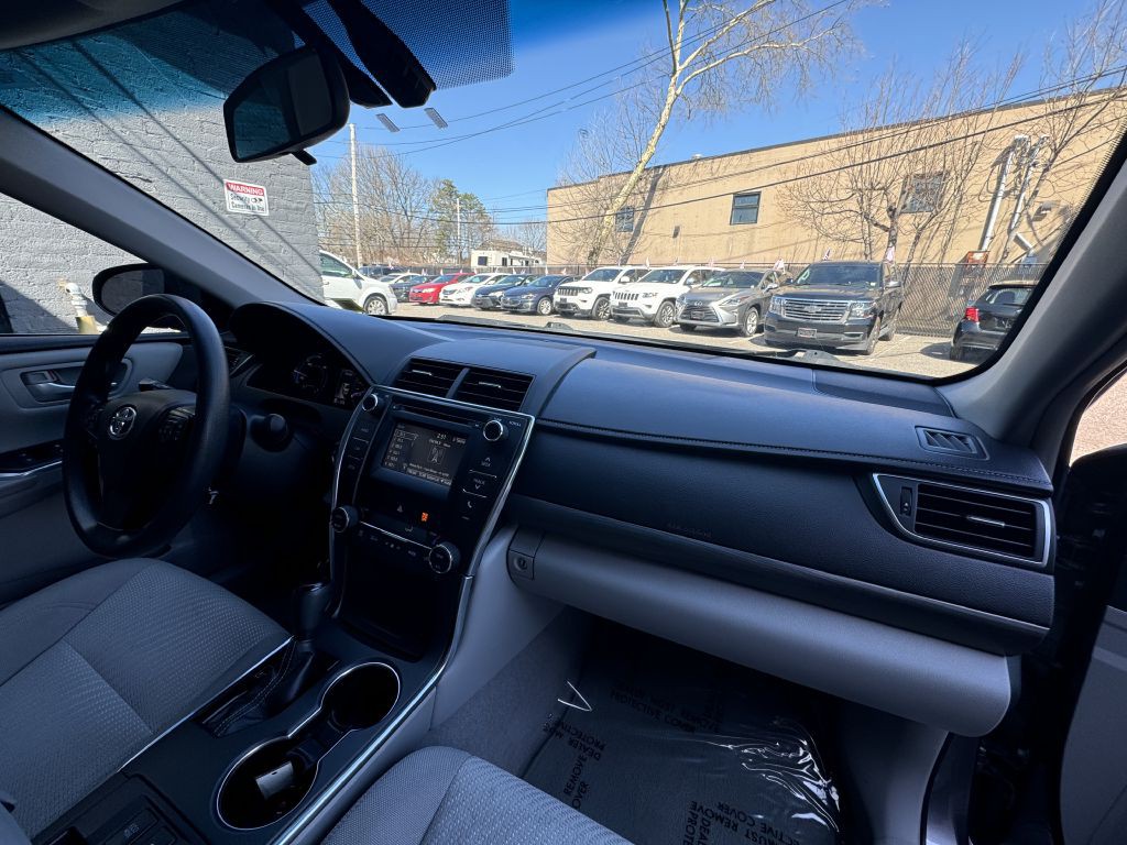 2016 Toyota Camry Image 14