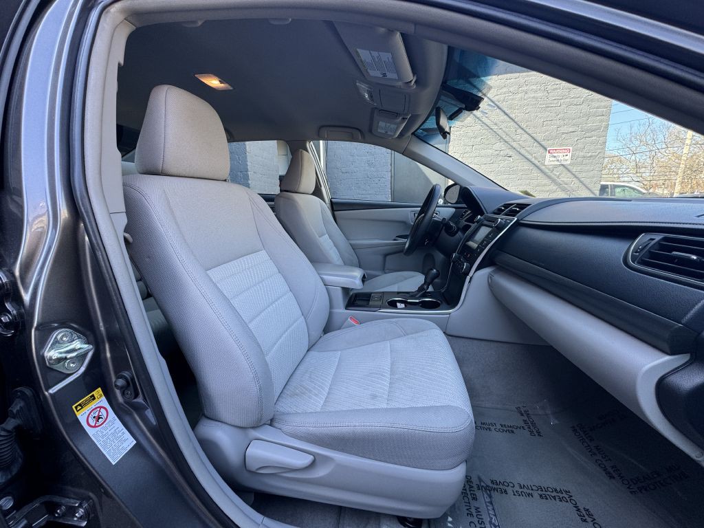 2016 Toyota Camry Image 15