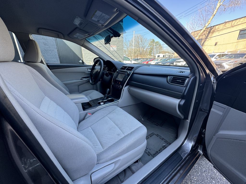 2016 Toyota Camry Image 16