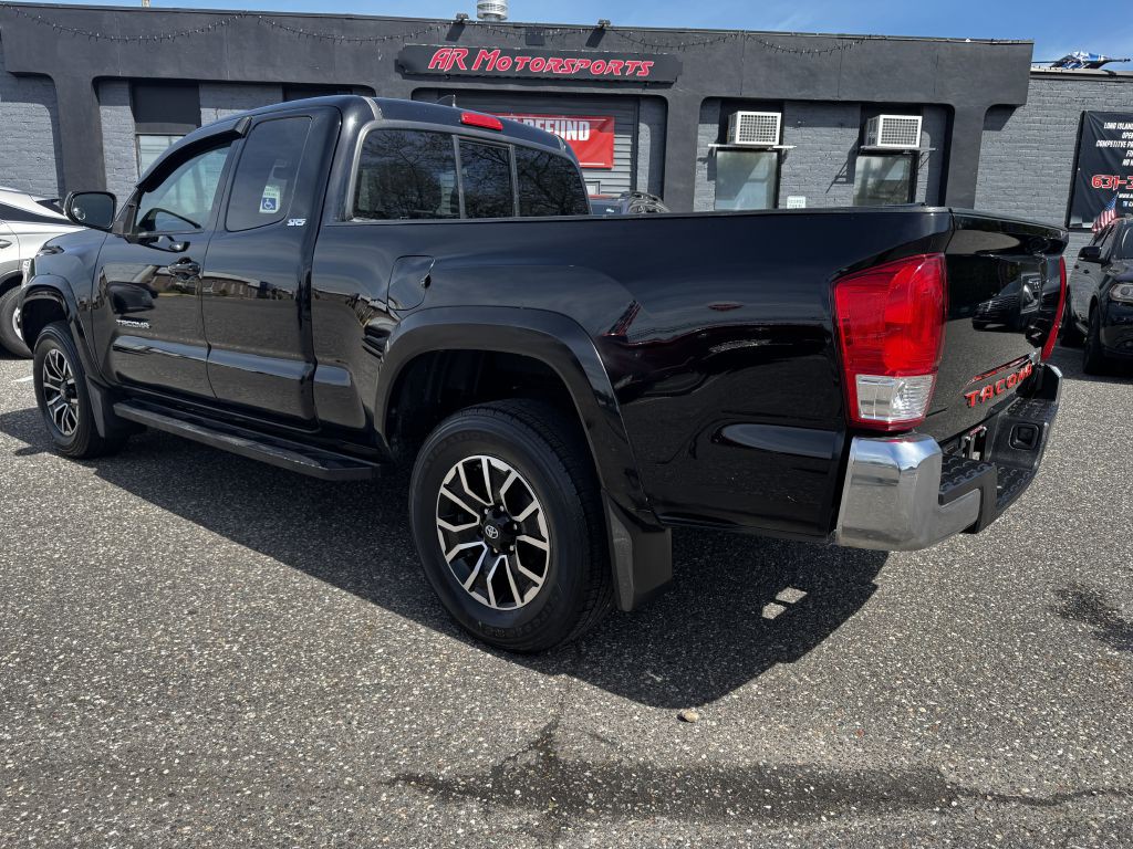 2016 Toyota Tacoma Image 3