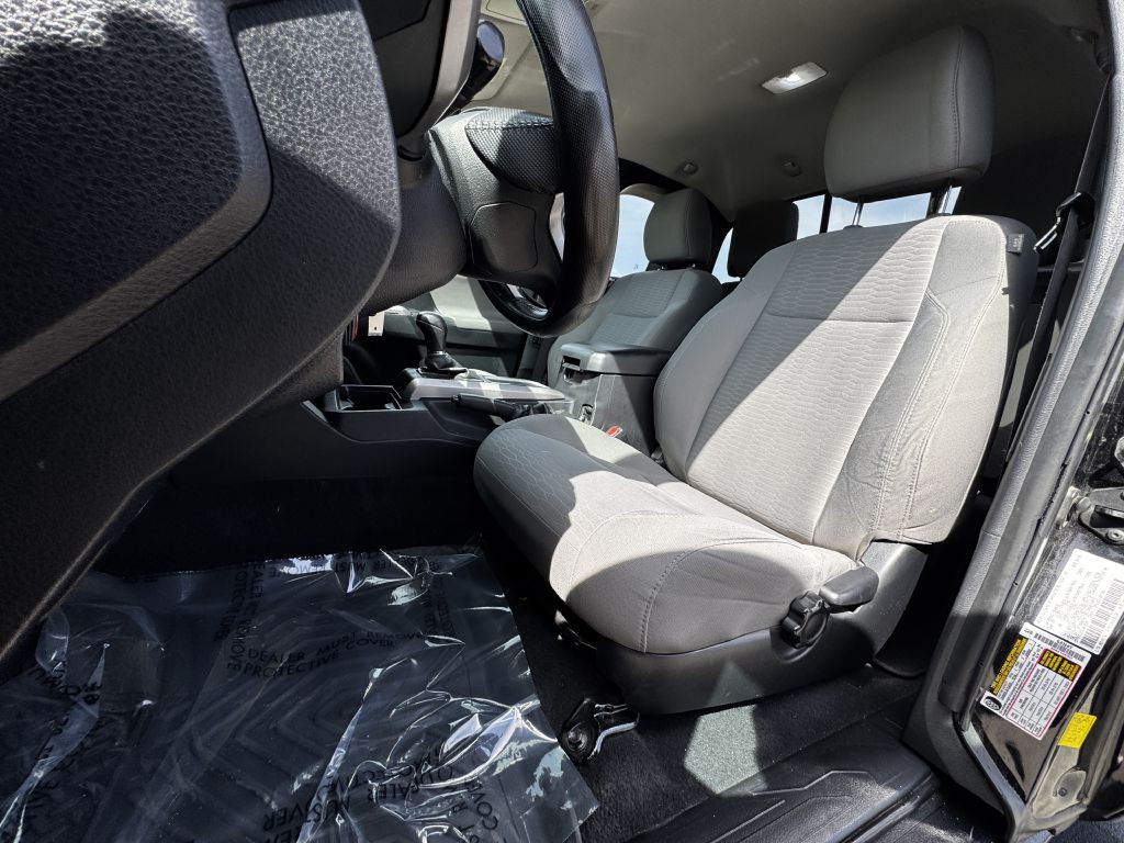 2016 Toyota Tacoma Image 12