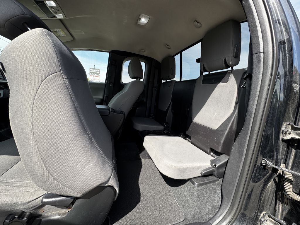 2016 Toyota Tacoma Image 14