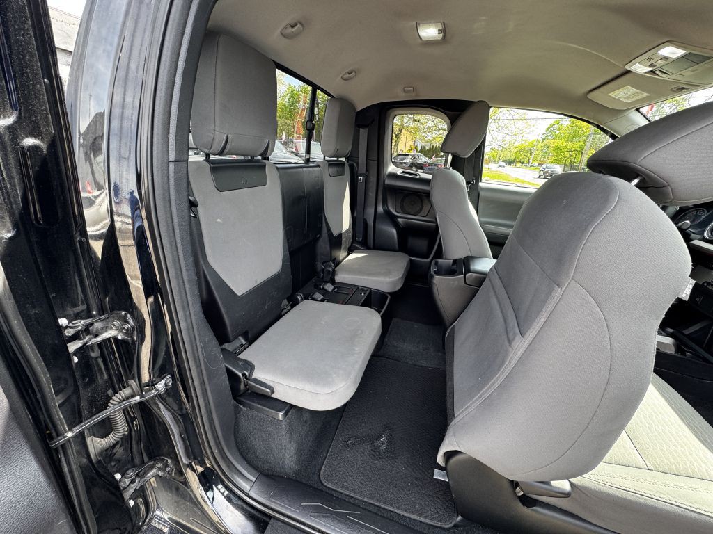 2016 Toyota Tacoma Image 16