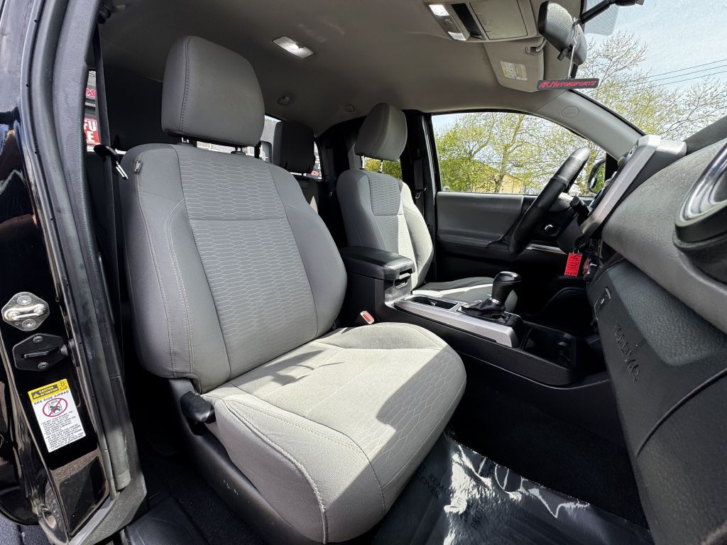 2016 Toyota Tacoma Image 18