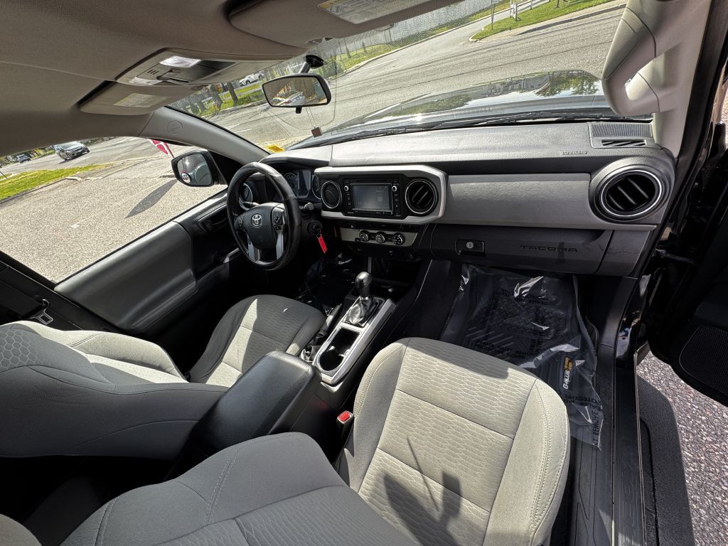 2016 Toyota Tacoma Image 19