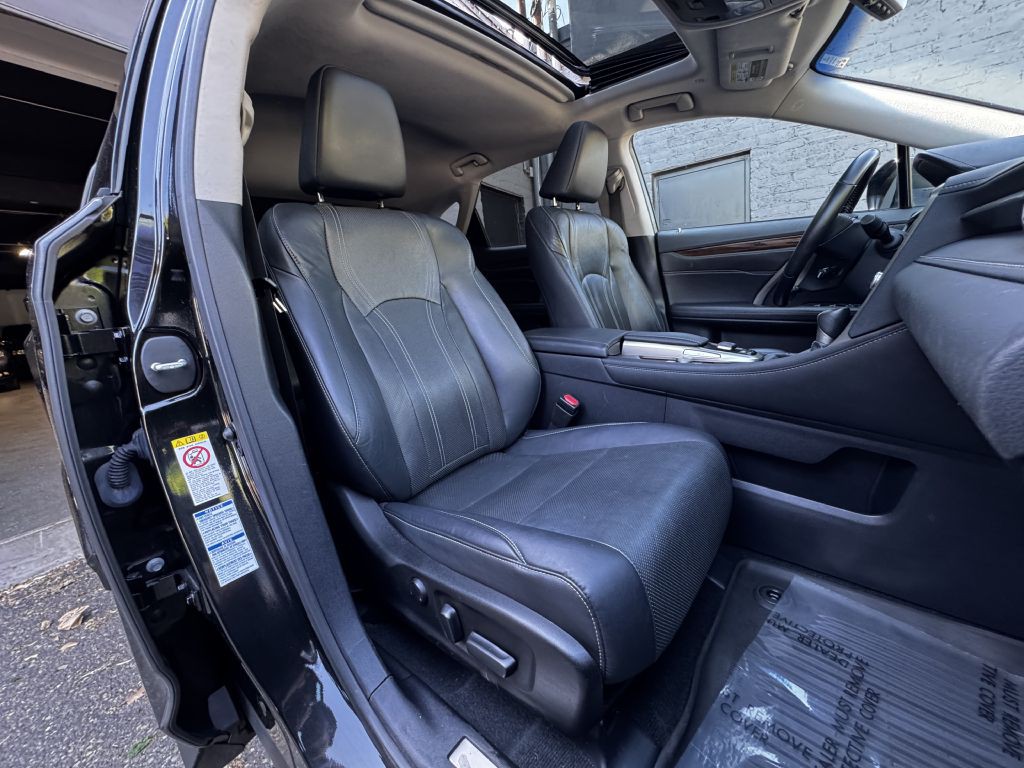 2017 Lexus RX Image 19