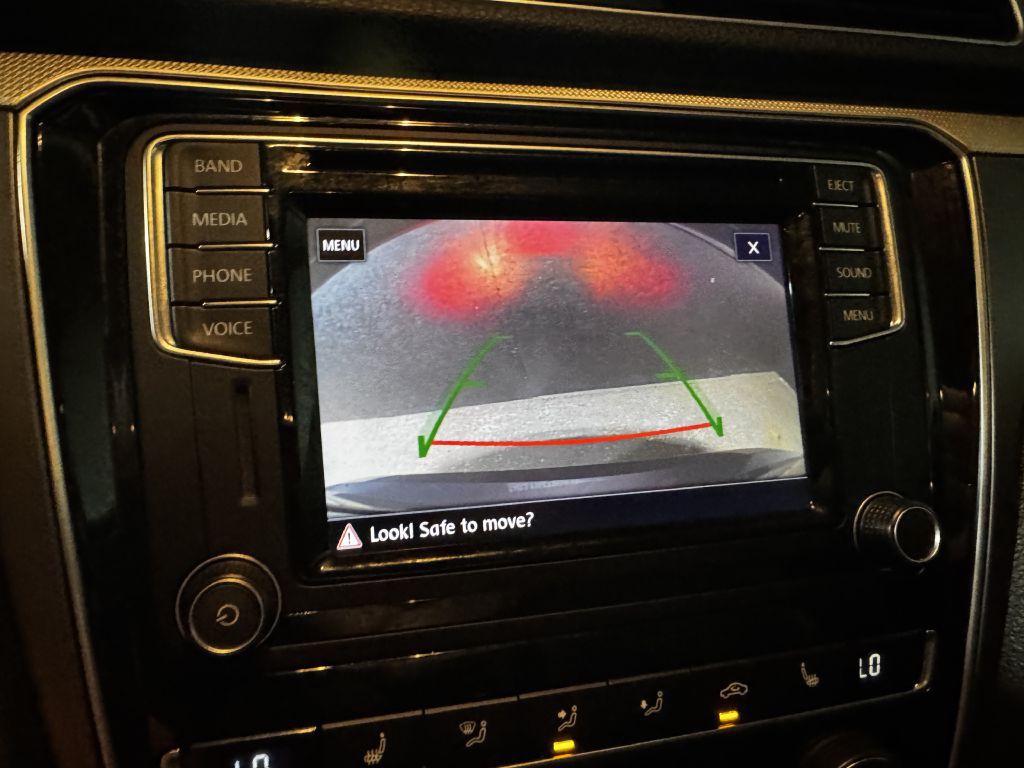 2017 Volkswagen Passat Image 8