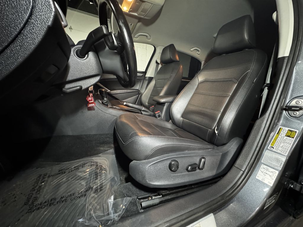 2017 Volkswagen Passat Image 10