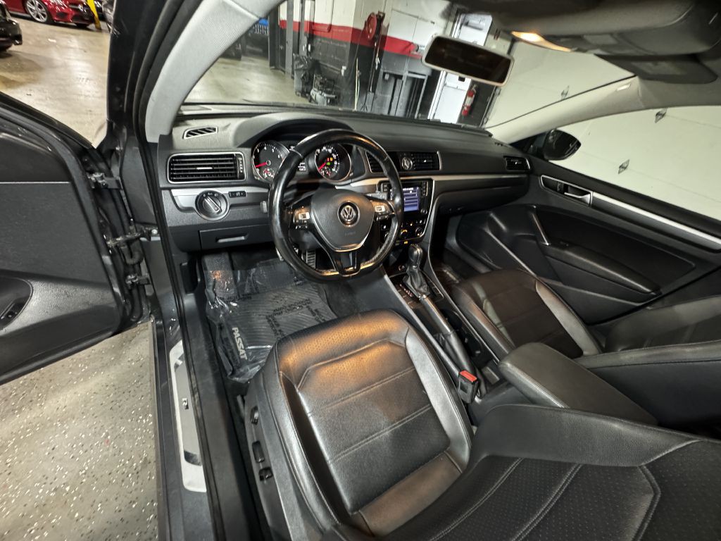 2017 Volkswagen Passat Image 11