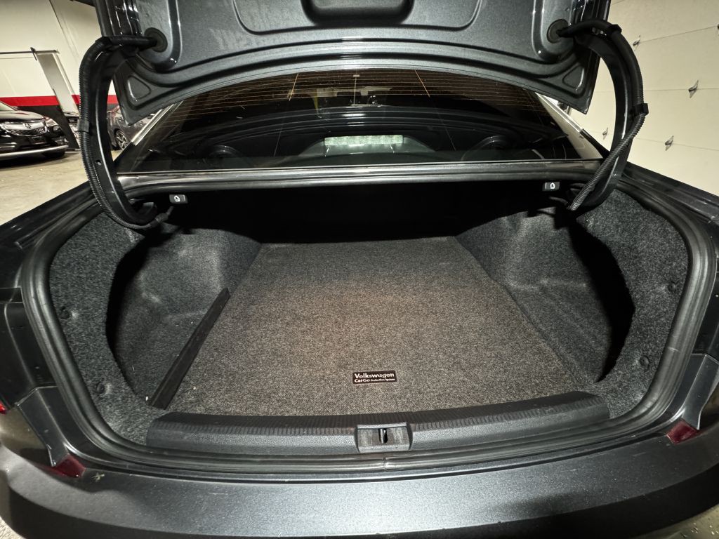 2017 Volkswagen Passat Image 13