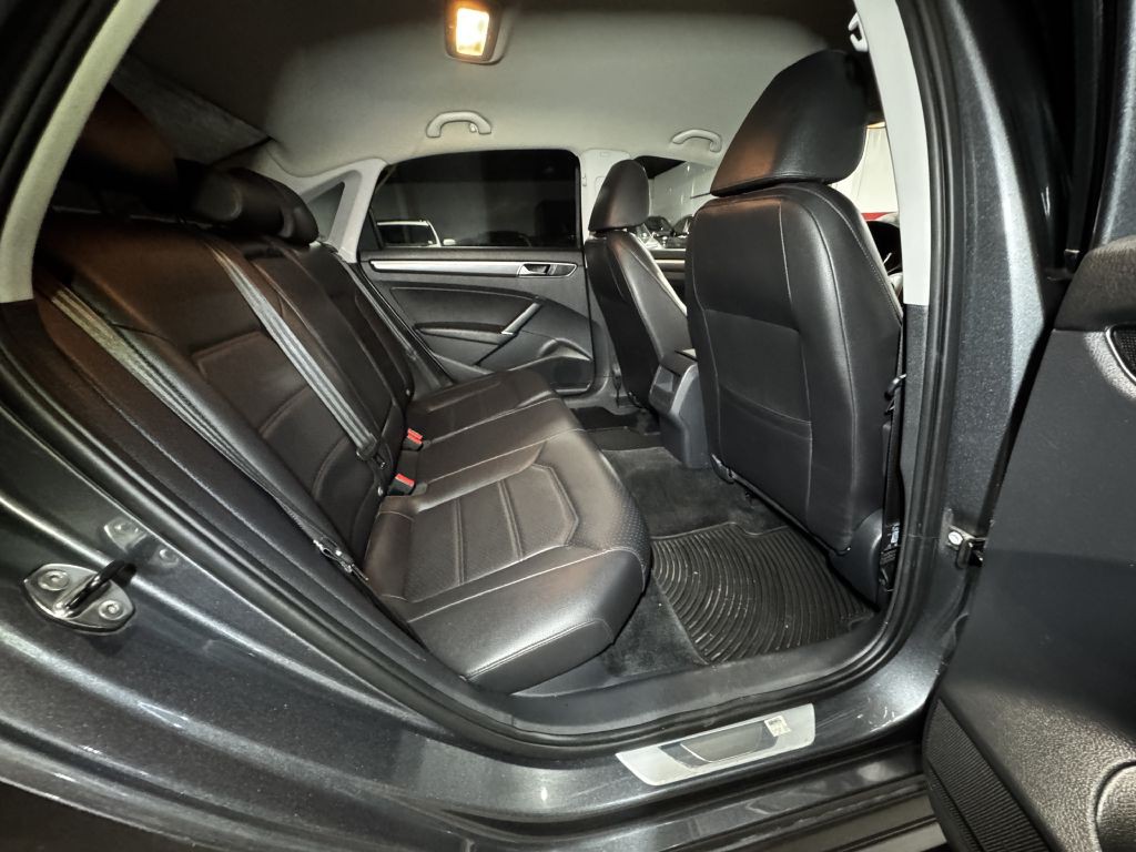 2017 Volkswagen Passat Image 14