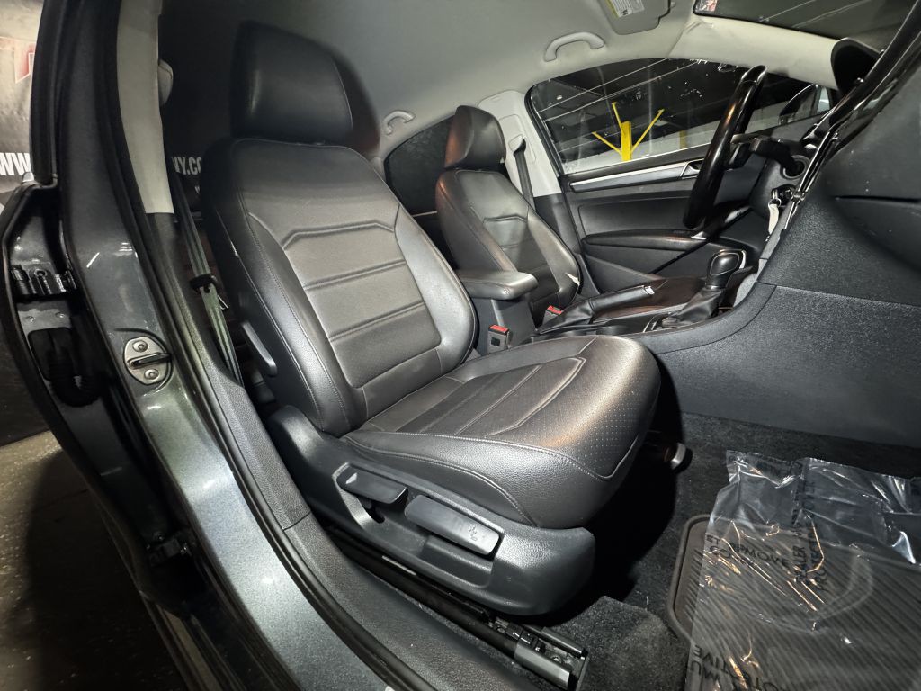 2017 Volkswagen Passat Image 16