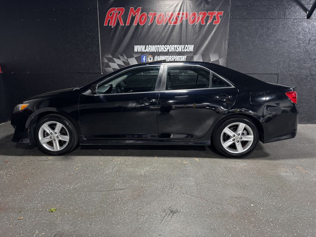 2013 Toyota Camry Image 2