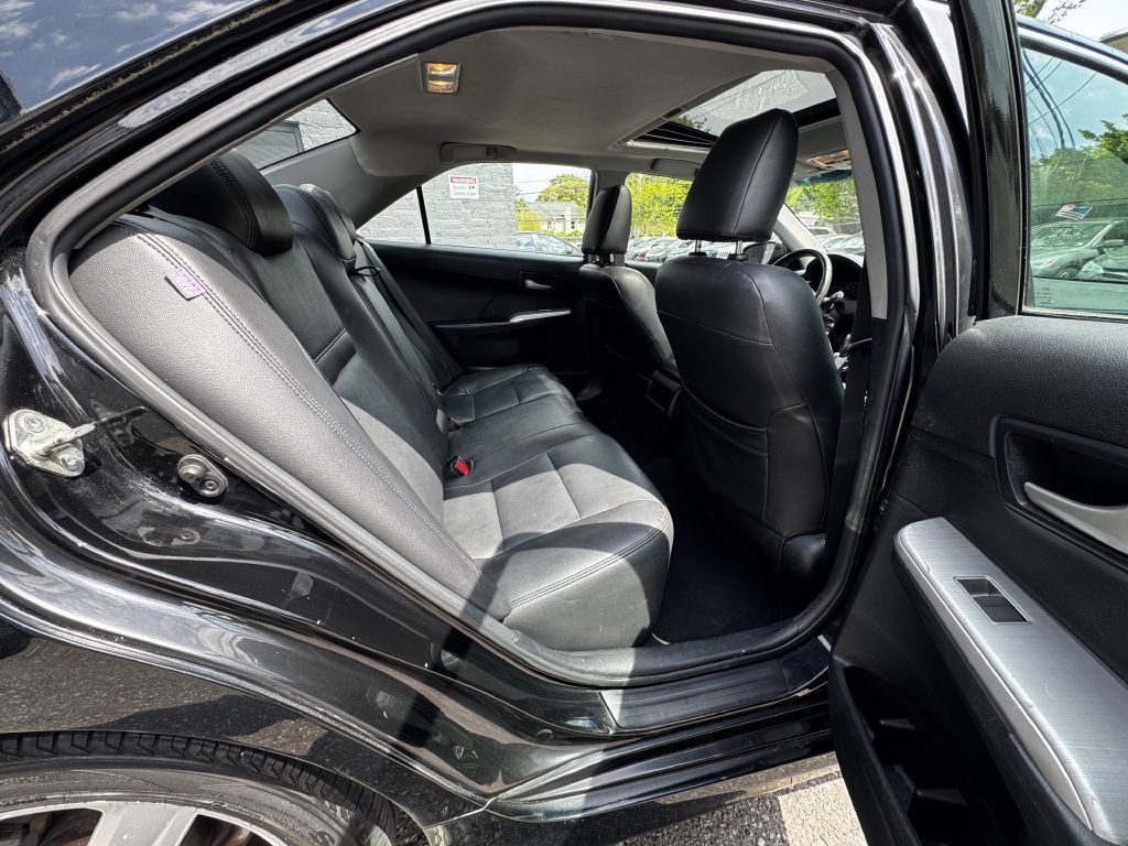 2013 Toyota Camry Image 16