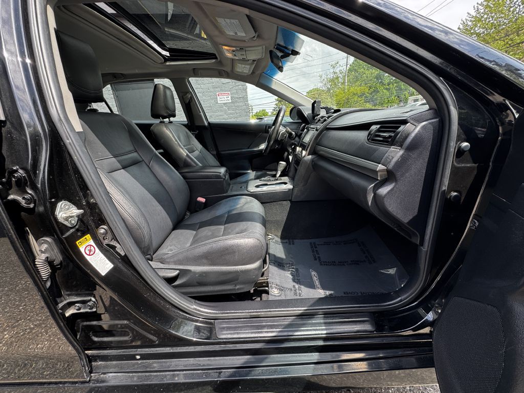 2013 Toyota Camry Image 17