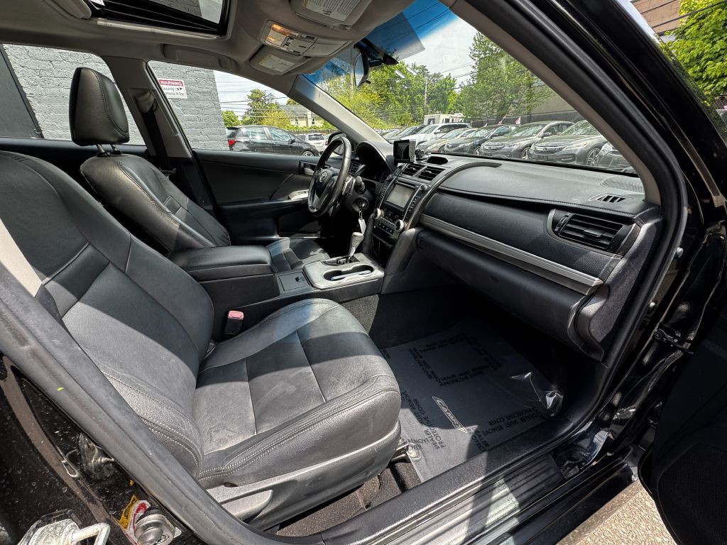 2013 Toyota Camry Image 19