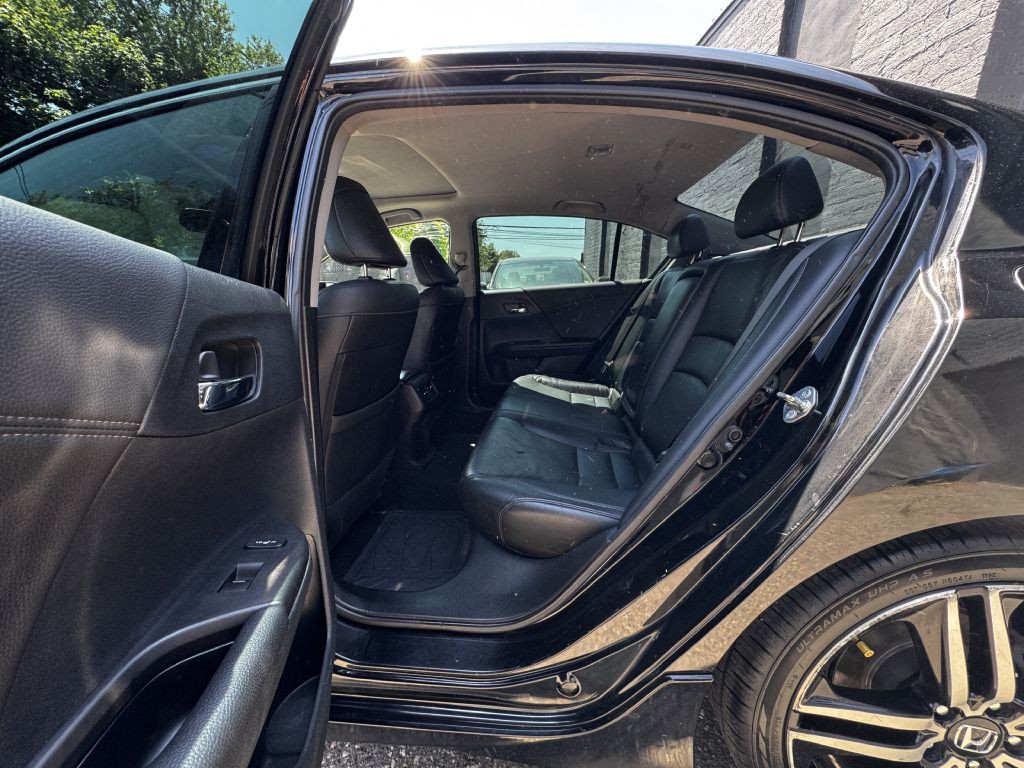 2016 Honda Accord Image 15